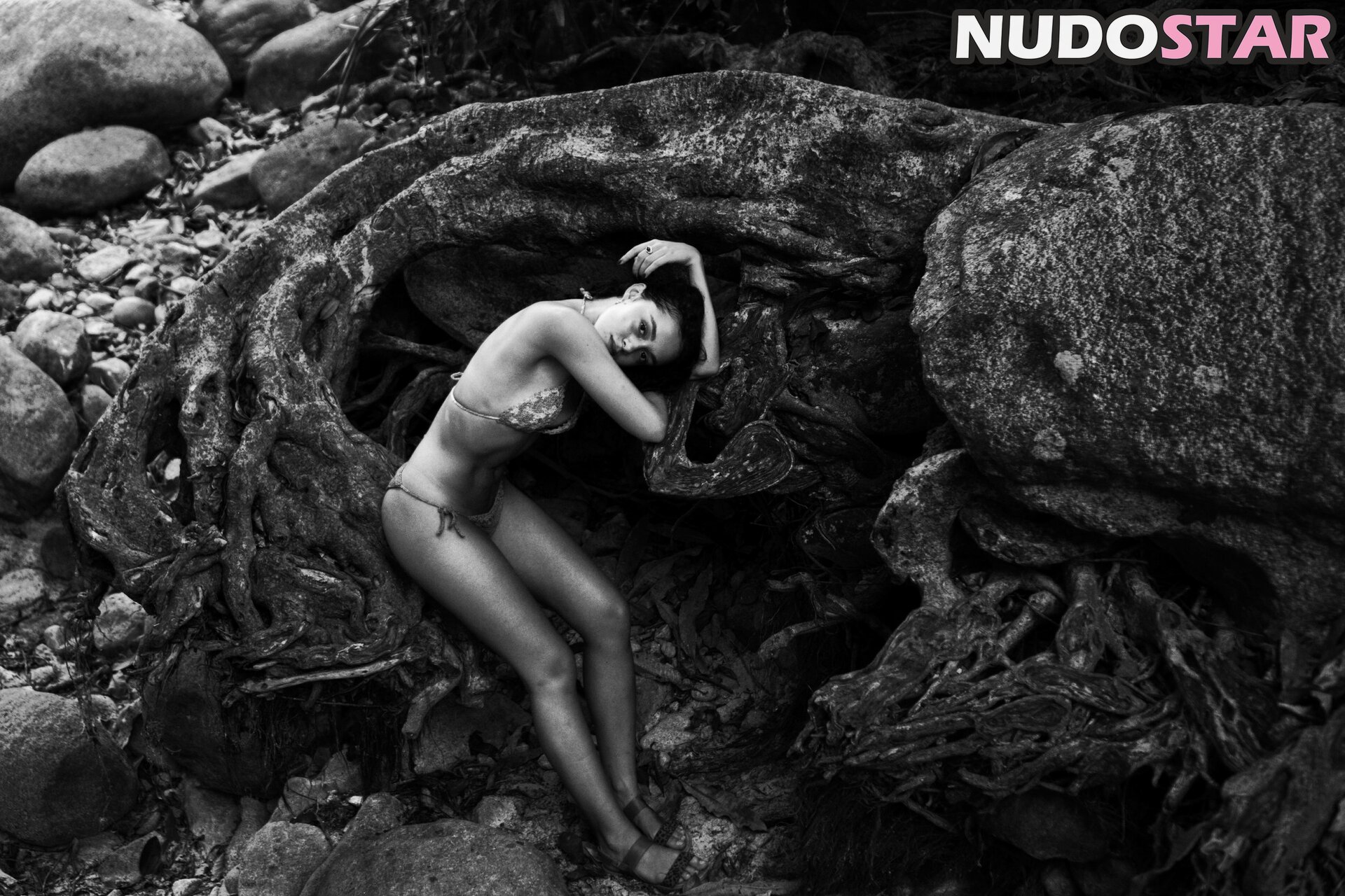 Samia Oz Nude Leaks Photo 6 - NudoStar