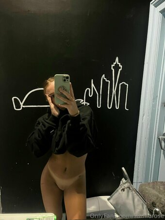 samierose Nude Leaks Photo 8