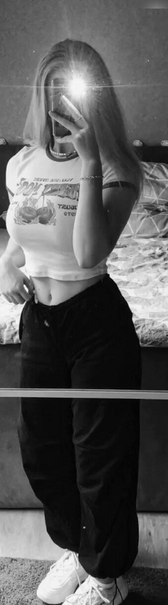 Sara Schaffhäuser Nude Leaks Photo 15