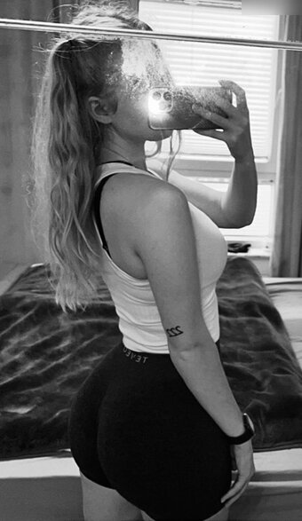 Sara Schaffhäuser Nude Leaks Photo 18