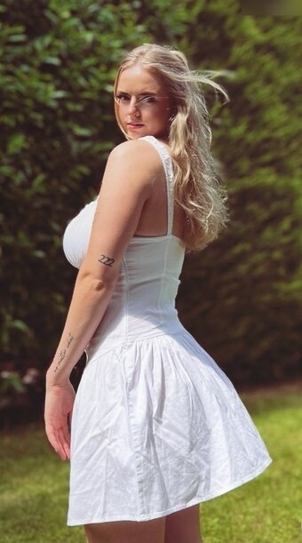 Sara Schaffhäuser Nude Leaks Photo 20