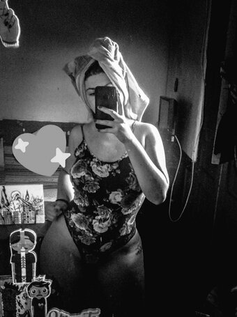 sarayermanoss Nude Leaks Photo 4