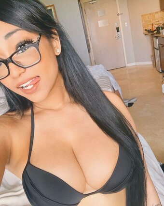 sarcasmqueenn / honeyxbunz / sirensarca / thesarcasmqueenn Nude Leaks OnlyFans Photo 17