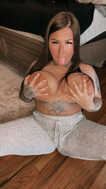Savanacarroll / mianeverseen / miasneverseen / savanahope_fox Nude Leaks OnlyFans Photo 1