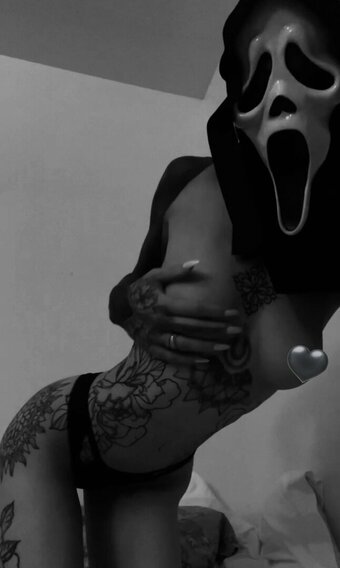 screamformepoe / robinandpoe / scr3am4mep0e / scream4mepoe Nude Leaks OnlyFans Photo 10