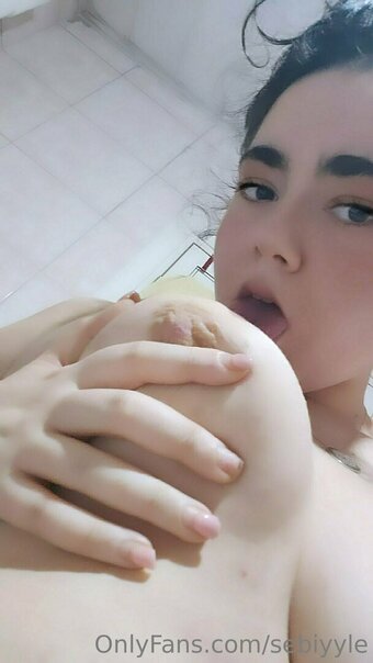 sebiyyle Nude Leaks Photo 13