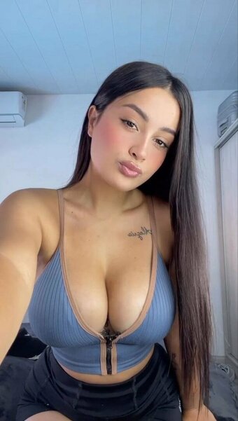 Seleneitor Nude Leaks Photo 1