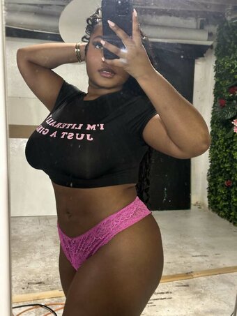 Shé / Nuudecontent / https: / shetravelsnuude Nude Leaks OnlyFans Photo 5