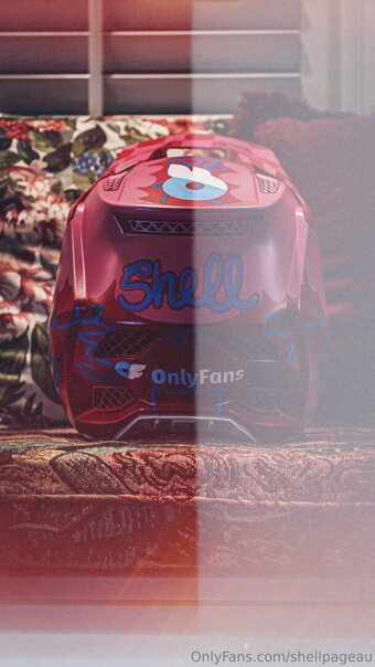 shellpageau Nude Leaks Photo 1