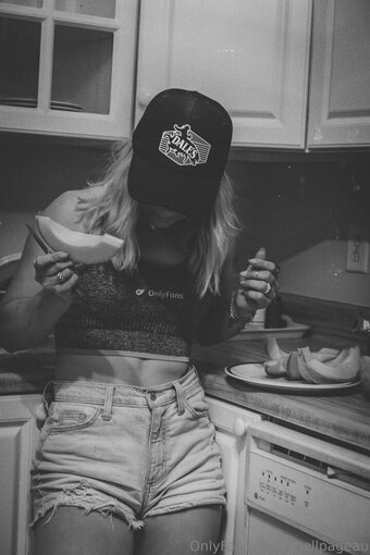 shellpageau Nude Leaks Photo 4