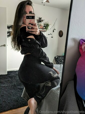 shygothsecrets Nude Leaks Photo 10