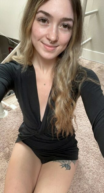 Siebby / siebbyy / siebbyyy / sierr.aaa Nude Leaks Photo 1