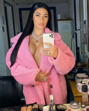 Simone E Simaria / simoneesimaria Nude Leaks Photo 19