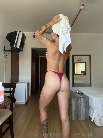 simpl1cio Nude Leaks Photo 13