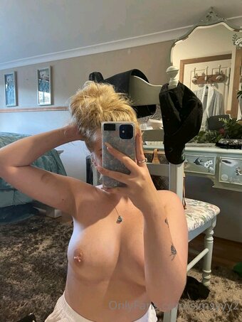 simsyyy__ / simsyyy2 Nude Leaks OnlyFans Photo 4