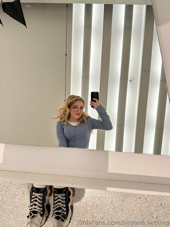 simunka.show Nude Leaks Photo 9