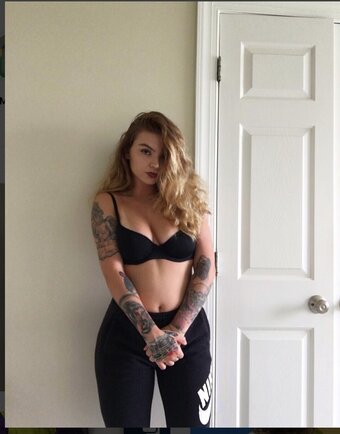 Skye Compton / kawaiiiiskyeeee / okayyverycool Nude Leaks OnlyFans Photo 2
