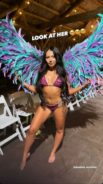 Skye Dolecki / Skye Blue Nude Leaks Photo 24