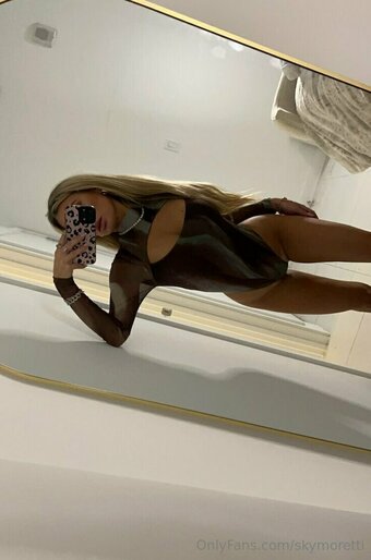 skymoretti Nude Leaks Photo 7