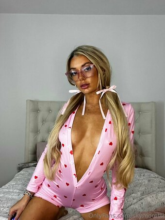 skymoretti Nude Leaks Photo 11