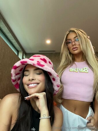 skymoretti Nude Leaks Photo 13