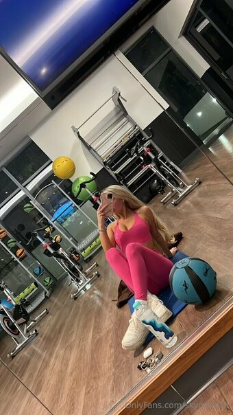 skymoretti Nude Leaks Photo 14