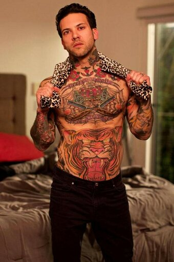 Small Hands Nude Leaks Photo 3