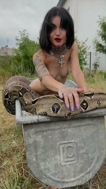 snowdeville Nude Leaks Photo 2