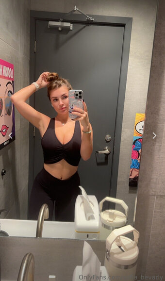 Sofia Beverly Nude Leaks Photo 12