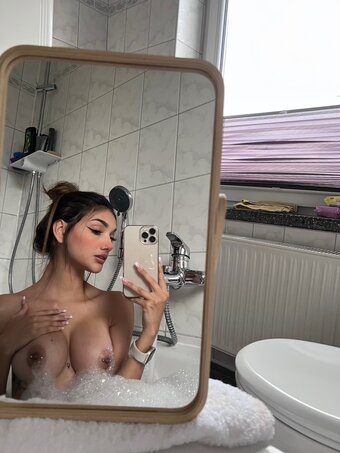 Sofía Isaza / lsofia_ig / sofia_818 Nude Leaks OnlyFans Photo 1