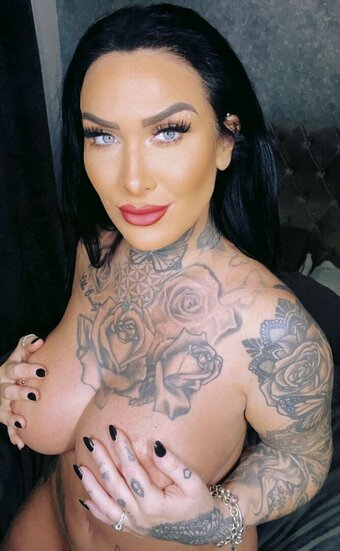 sofia-rose-x / Mel Lloyd / sofiaroseofficialx Nude Leaks OnlyFans Photo 2