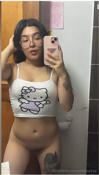 sofialuckyy / Sof / sofialucky_ Nude Leaks OnlyFans Photo 5