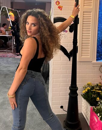 Sofie Dossi