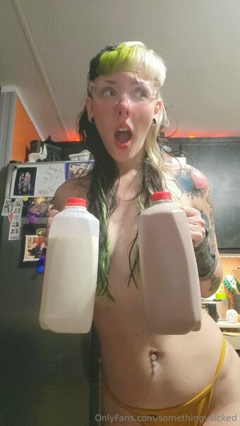 somethingvvicked / gothbitchjuice Nude Leaks OnlyFans Photo 2