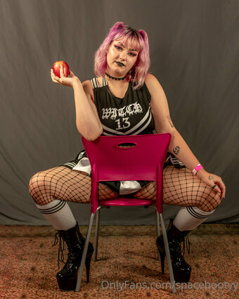 spacebootyy Nude Leaks Photo 8