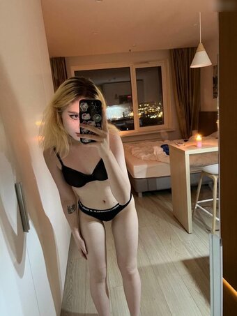 Splitika / uhh_uma Nude Leaks Photo 2