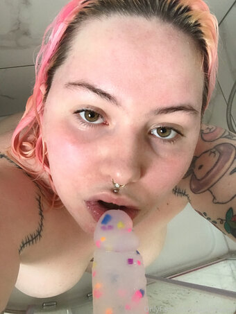 squishkween Nude Leaks Photo 4