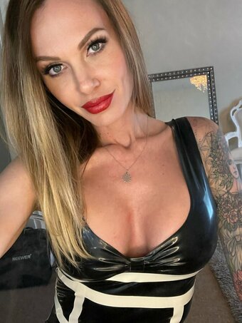 Stella Sol / goddessstellasol / iwantSTELLA / stellafns Nude Leaks OnlyFans Photo 10