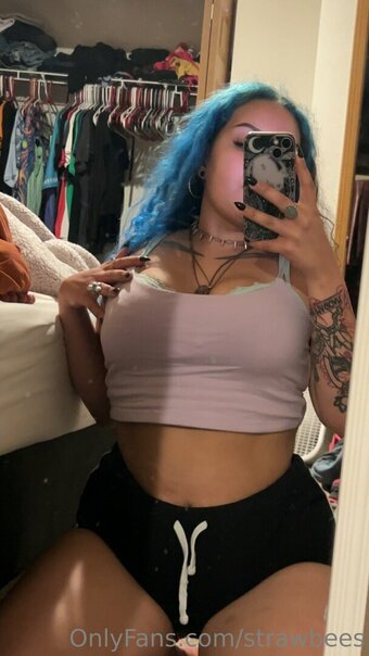 strawbees Nude Leaks Photo 2