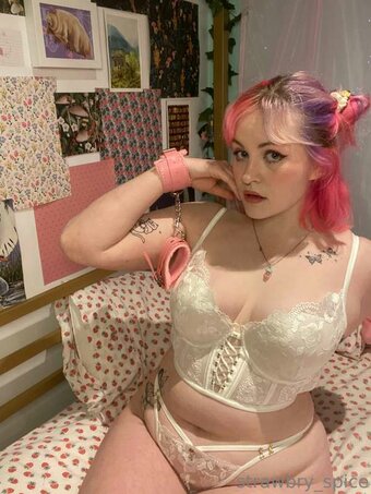 strawbry / https: / strawbryspice Nude Leaks OnlyFans Photo 13