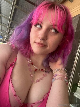 strawbry / https: / strawbryspice Nude Leaks OnlyFans Photo 15