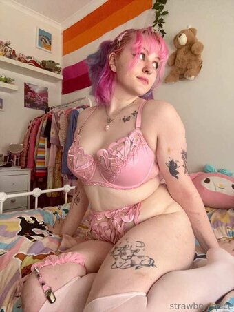 strawbry / https: / strawbryspice Nude Leaks OnlyFans Photo 18