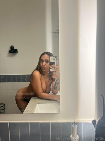 strmswrldd Nude Leaks Photo 2
