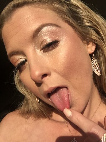 sunnylanefree Nude Leaks Photo 2