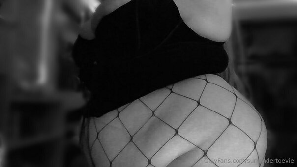 surrendertoevie Nude Leaks Photo 22