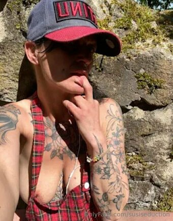 susiseduction Nude Leaks Photo 30