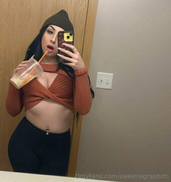 sweetiegraphitti / sweetiegraffitiparty Nude Leaks OnlyFans Photo 9