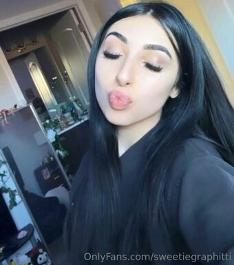 sweetiegraphitti / sweetiegraffitiparty Nude Leaks OnlyFans Photo 13