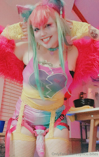 syncu.bites Nude Leaks Photo 11