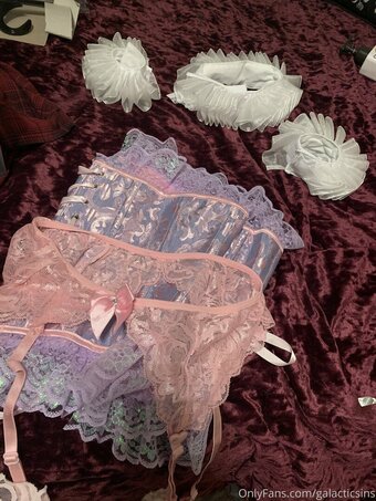 syncu.bites Nude Leaks Photo 23